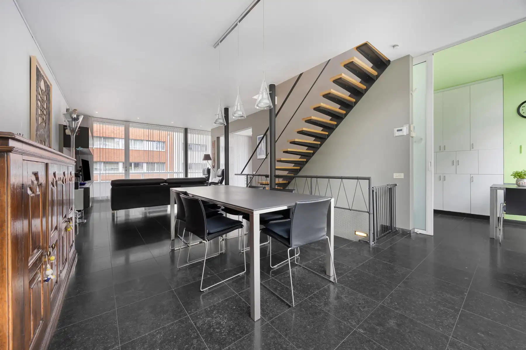 Karaktervolle architectenwoning op toplocatie: Zonnig terras, kamerhoge ramen en EPC B foto 5