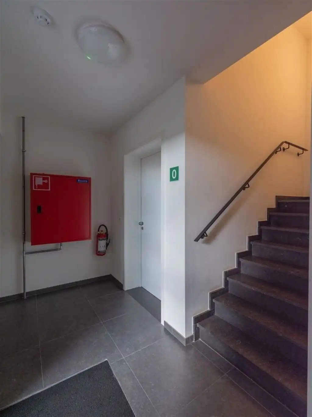 Recent en praktisch ingedeeld appartement met zonnig terras foto 3