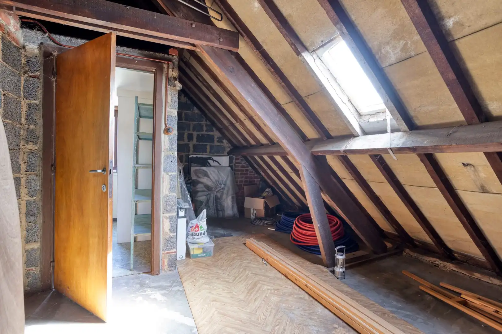 Te renoveren woning met 3 slaapkamers!  foto 13