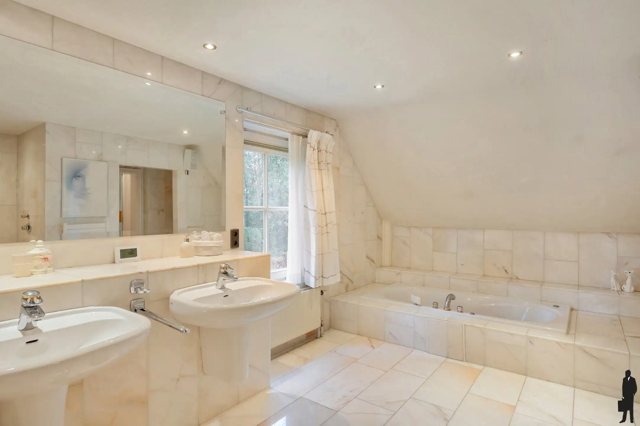 Op absolute toplocatie gelegen villa! foto 15