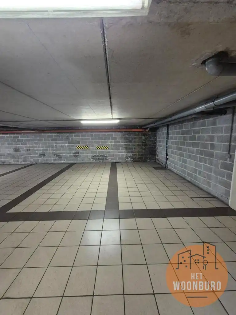 Ruim appartement met kelder en 2 autostaanplaatsen foto 19