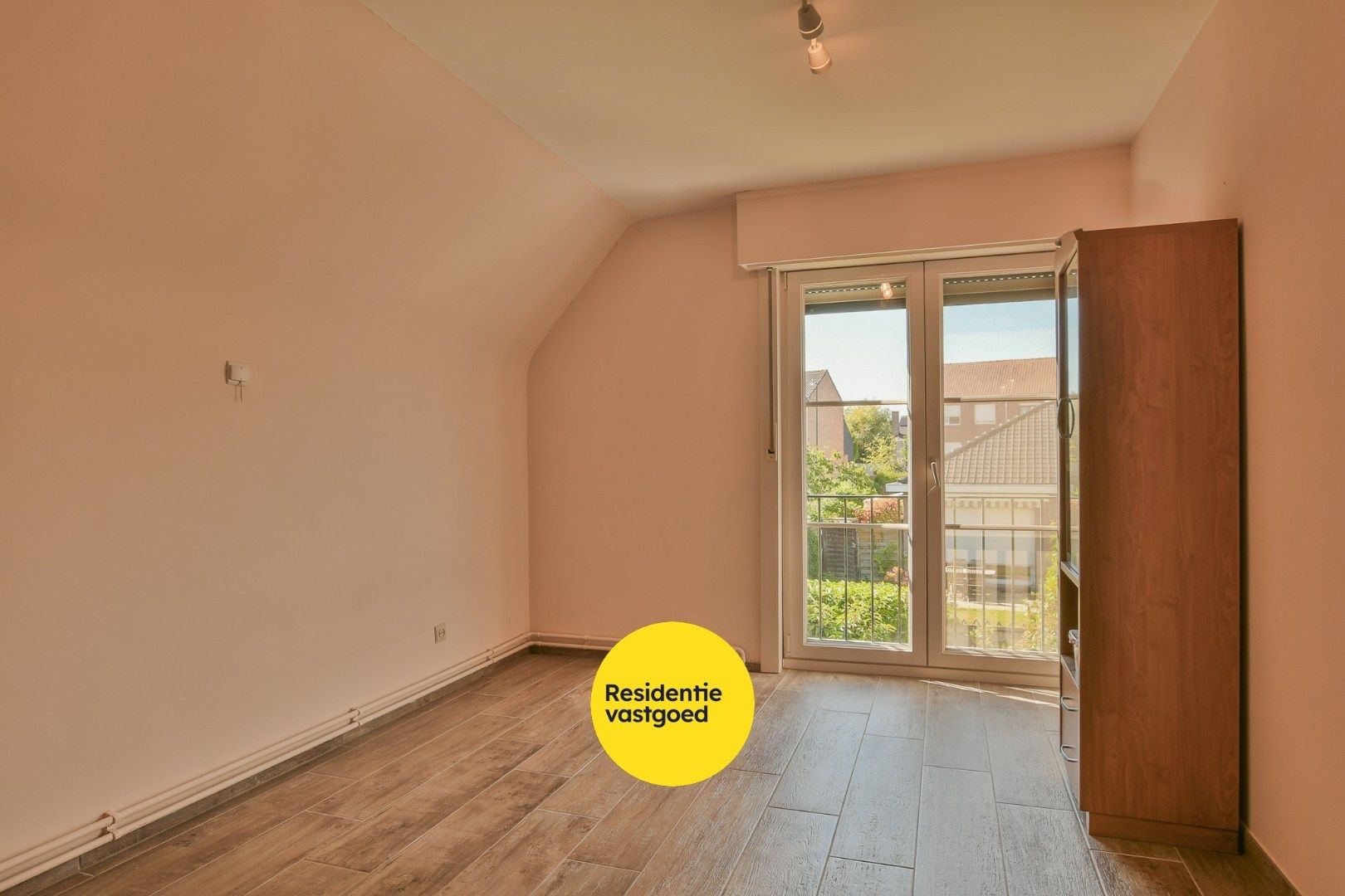 Charmante villa met 5 slpks en mooie tuin te Sint-Kruis foto 12