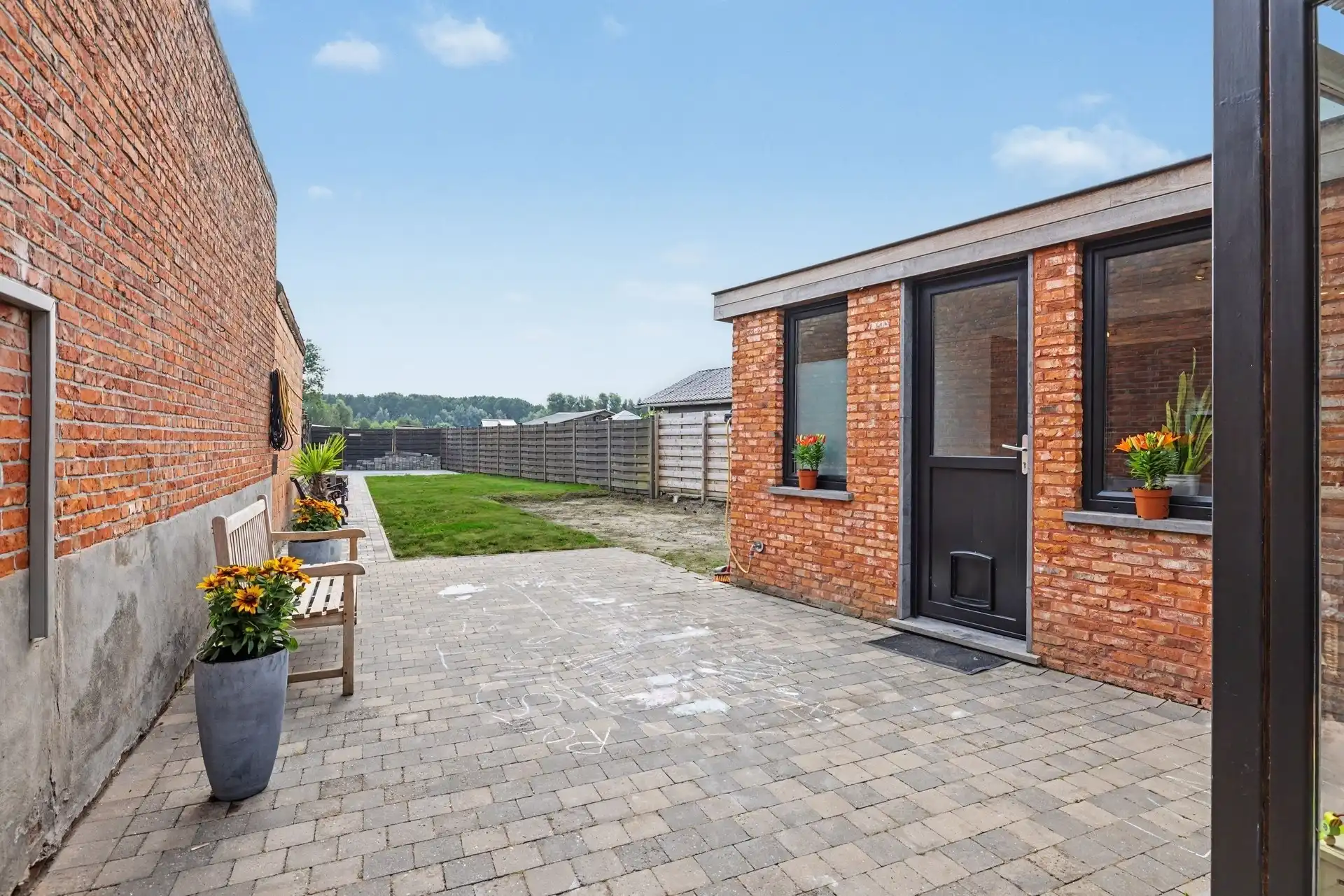 Instapklare woning met 2 slaapkamers en garage vlak bij het centrum van Stekene foto 14