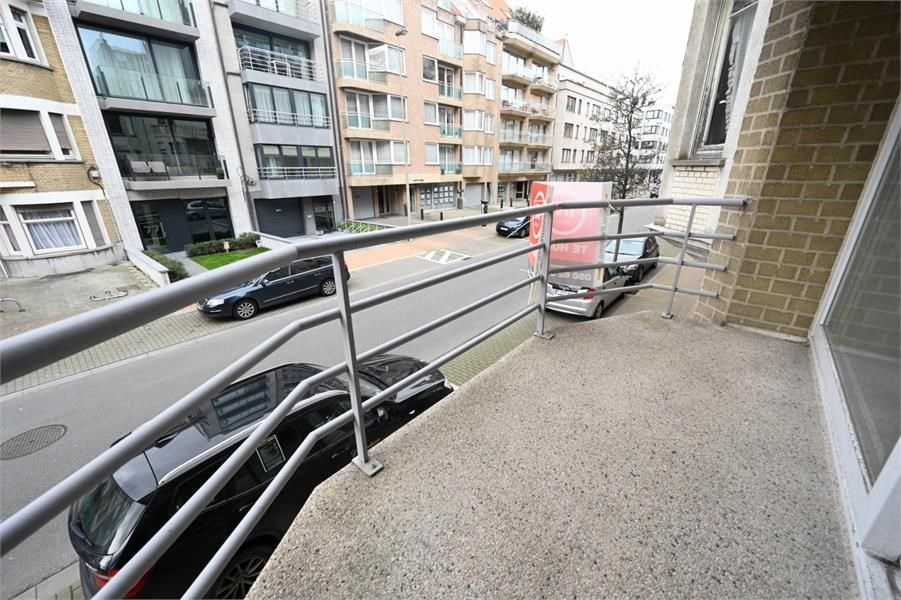 Ongemeubeld 2-slaapkamer appartement aan de zonnekant van de Leopoldlaan, op wandelafstand van het strand en de winkels. foto 4