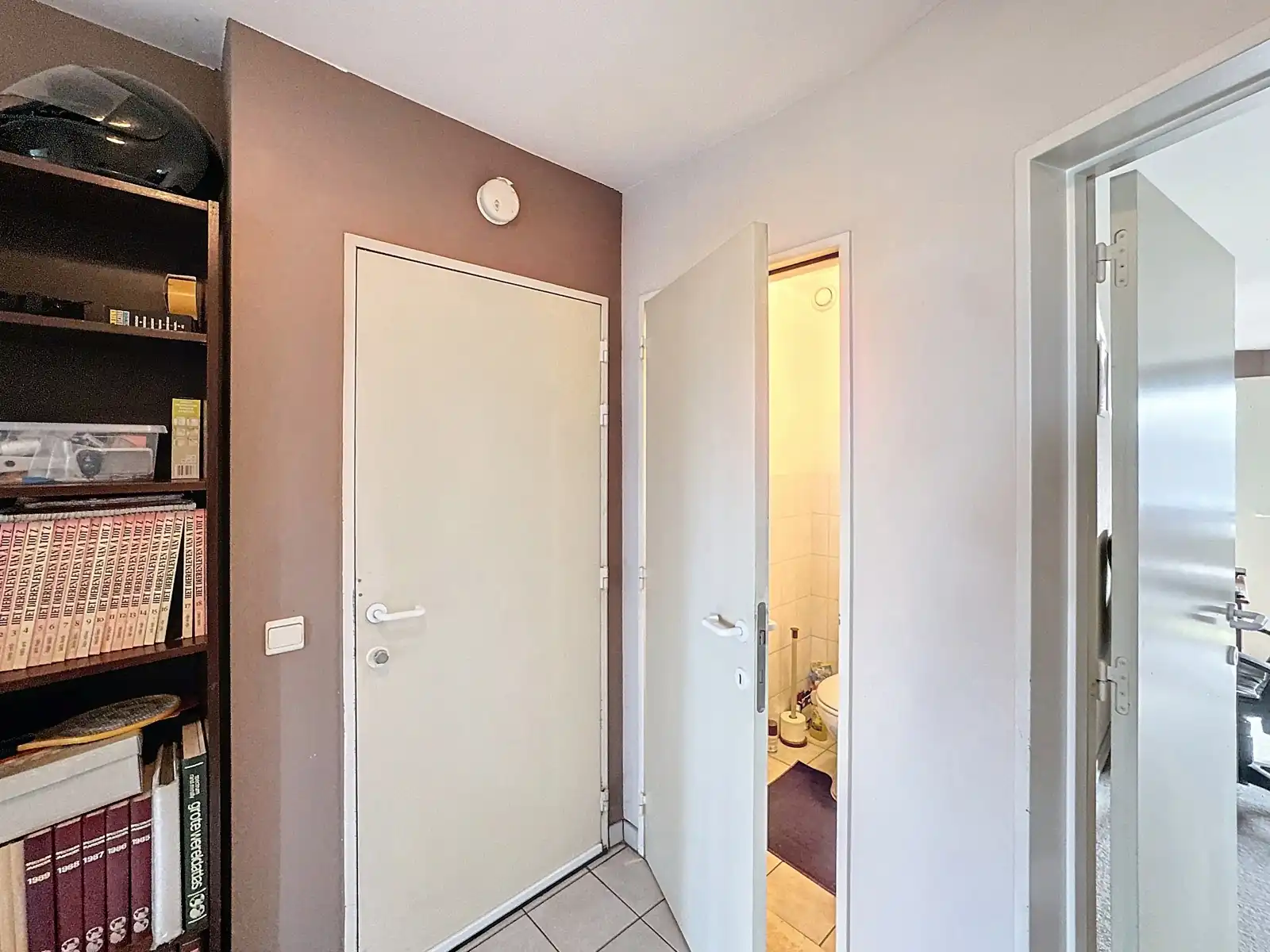 Zonnig appartement in een groene omgeving met Z-terras foto {{pictureIndex}}