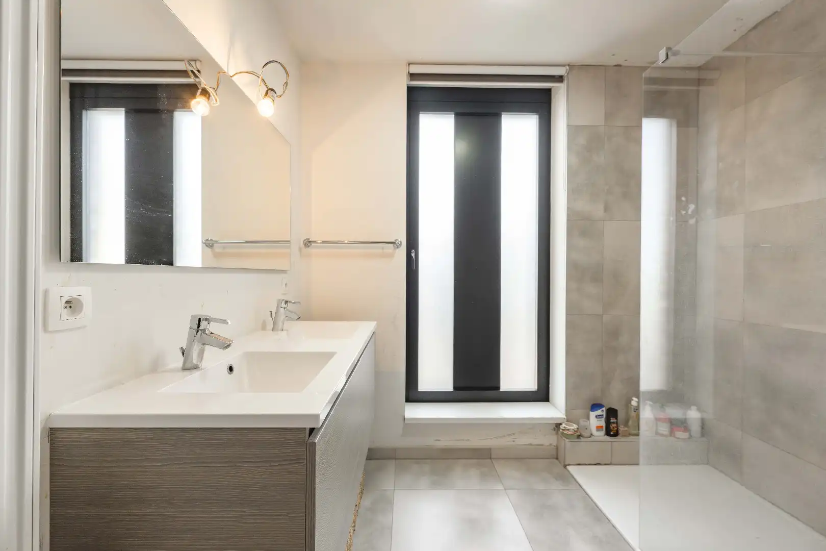 RECENTE, INSTAPKLARE WONING IN KINDVRIENDELIJKE BUURT TE PITTEM foto 12