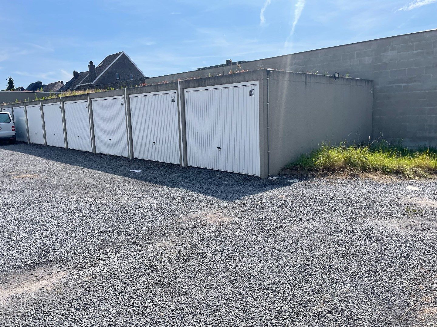 2 Ruime garages te koop nabij het centrum  foto 4