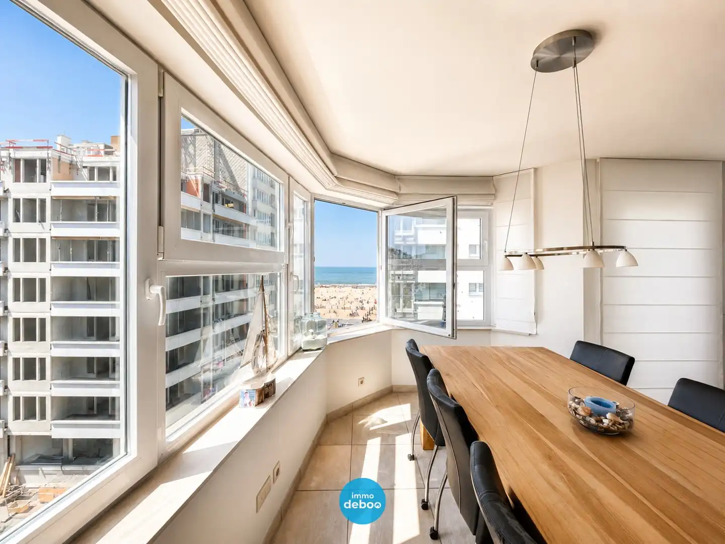 Ruim hoekappartement met zee- en havenzicht foto {{pictureIndex}}