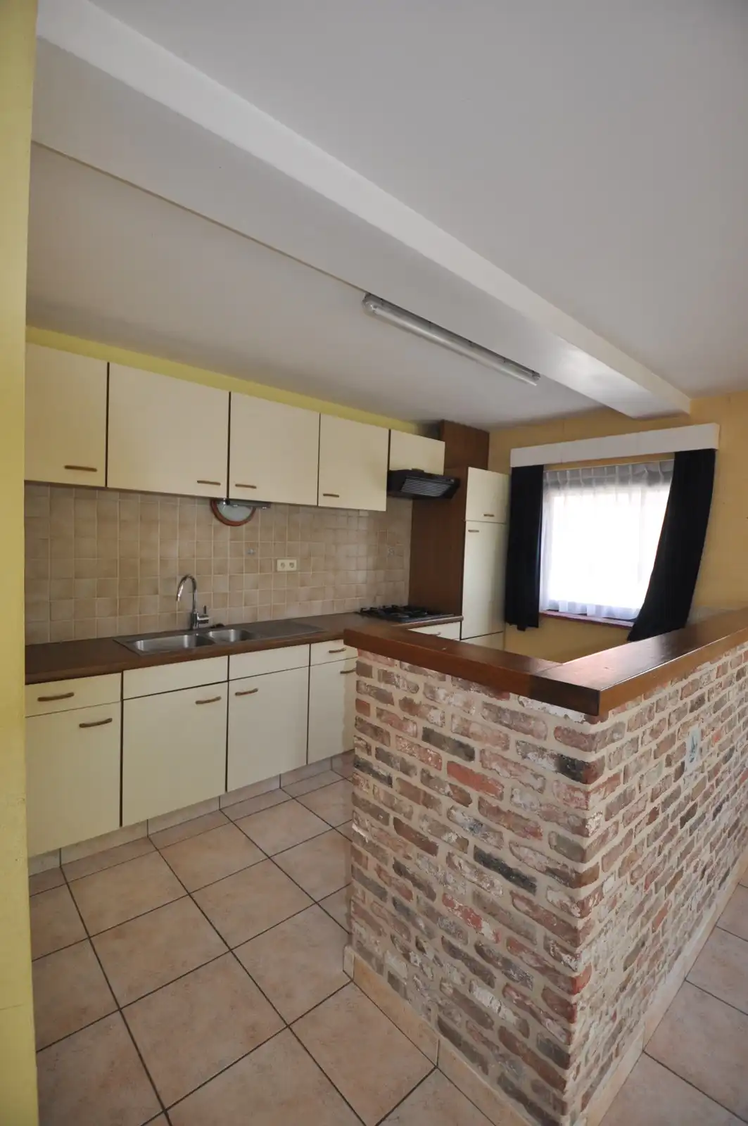 Ruime half open bebouwing  met ruime garage/ berging te Oudenburg  60m²) foto 4