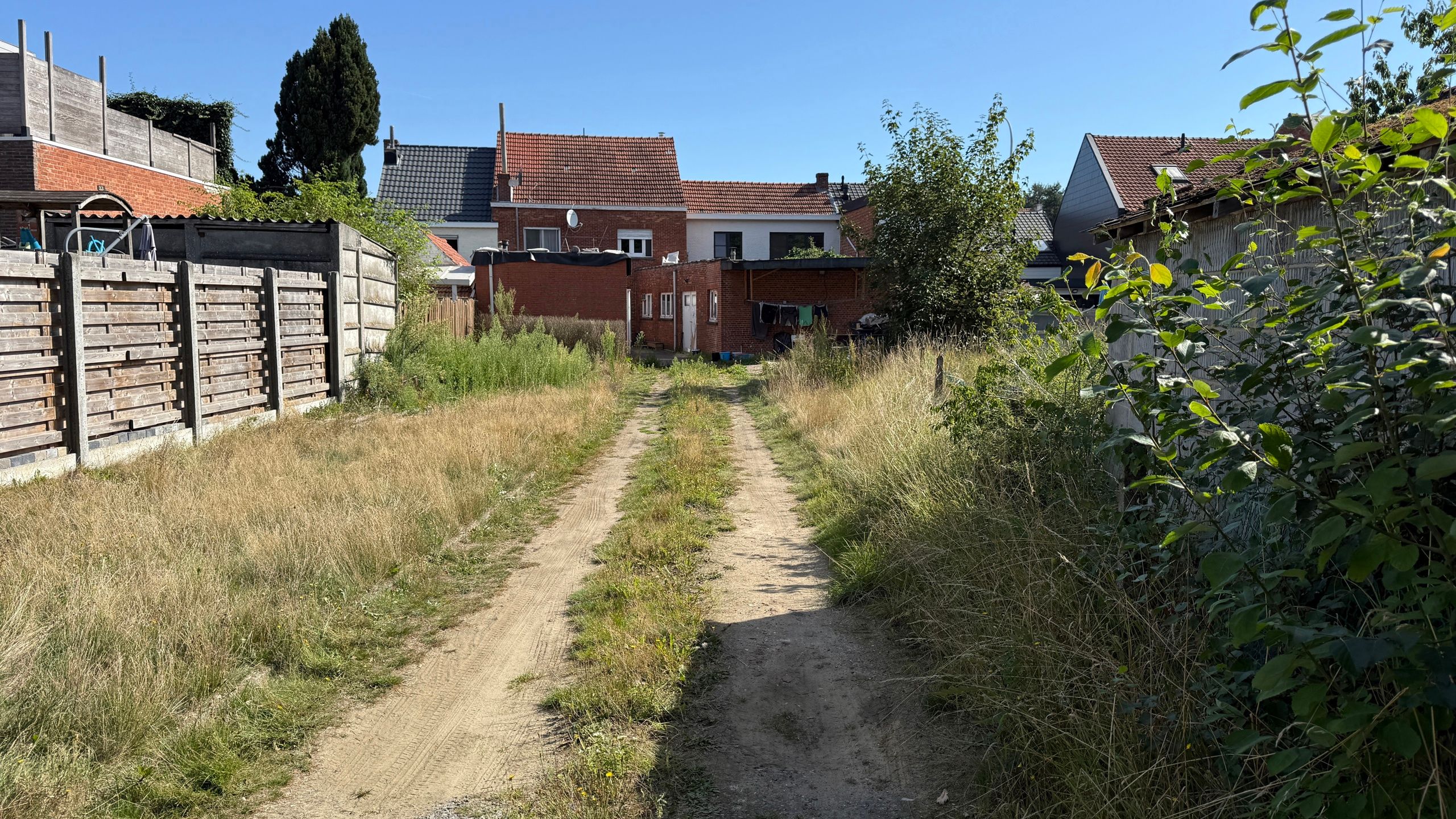 Te renoveren woning (vergunning voor 3 appartementen) foto 16