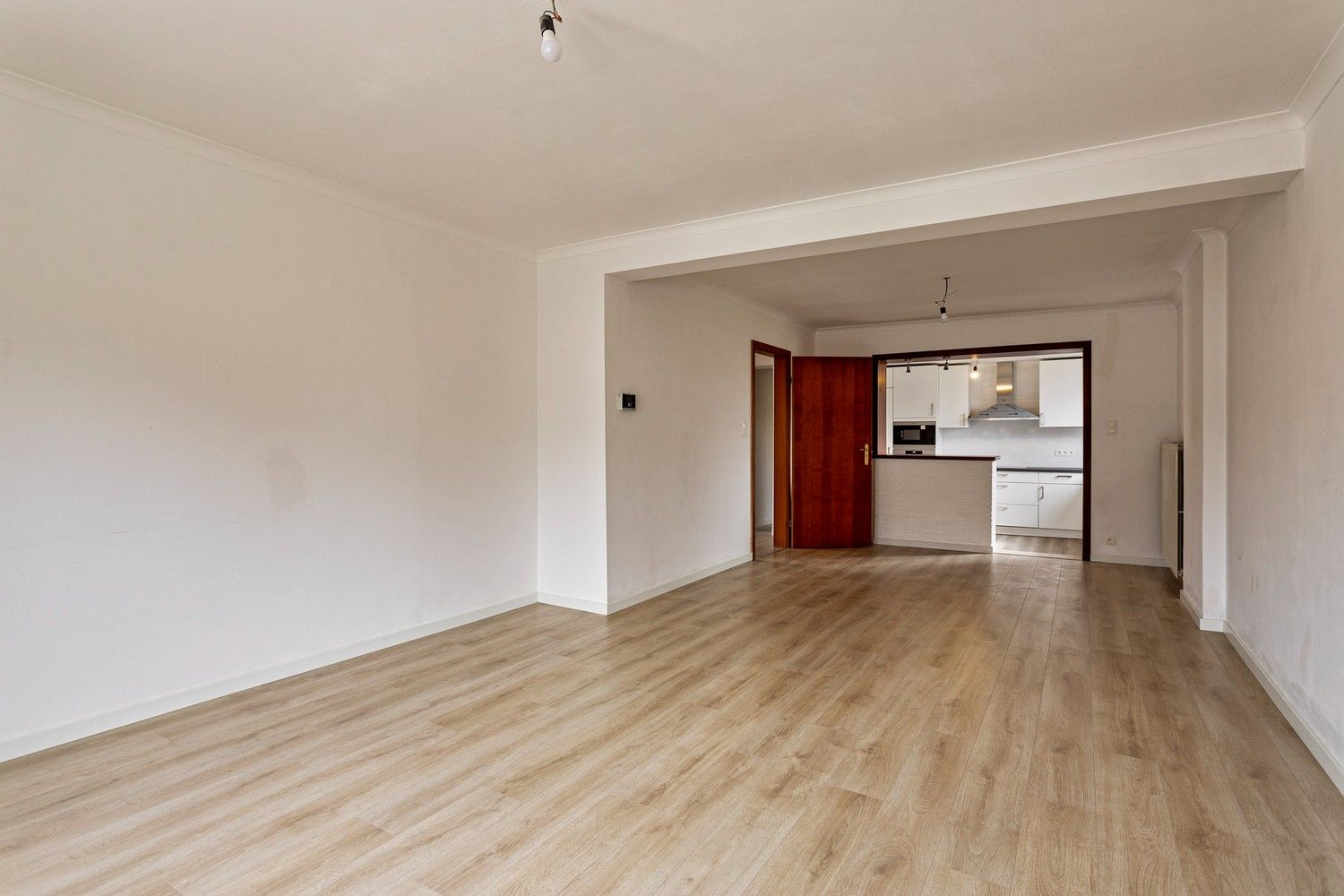 Volledig vernieuwd, ruim, drie slaapkamerappartement te koop! foto 9