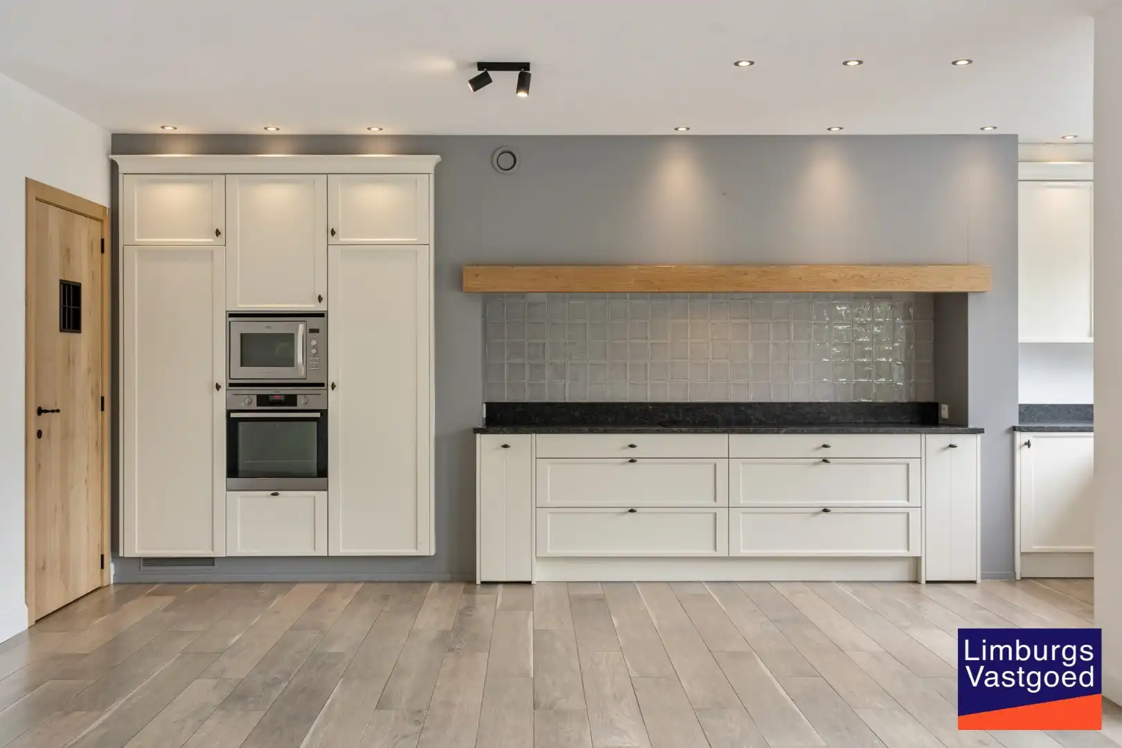 Exclusieve gezinswoning, 283m², 5 slpk, praktijkruimte op toplocatie foto 9