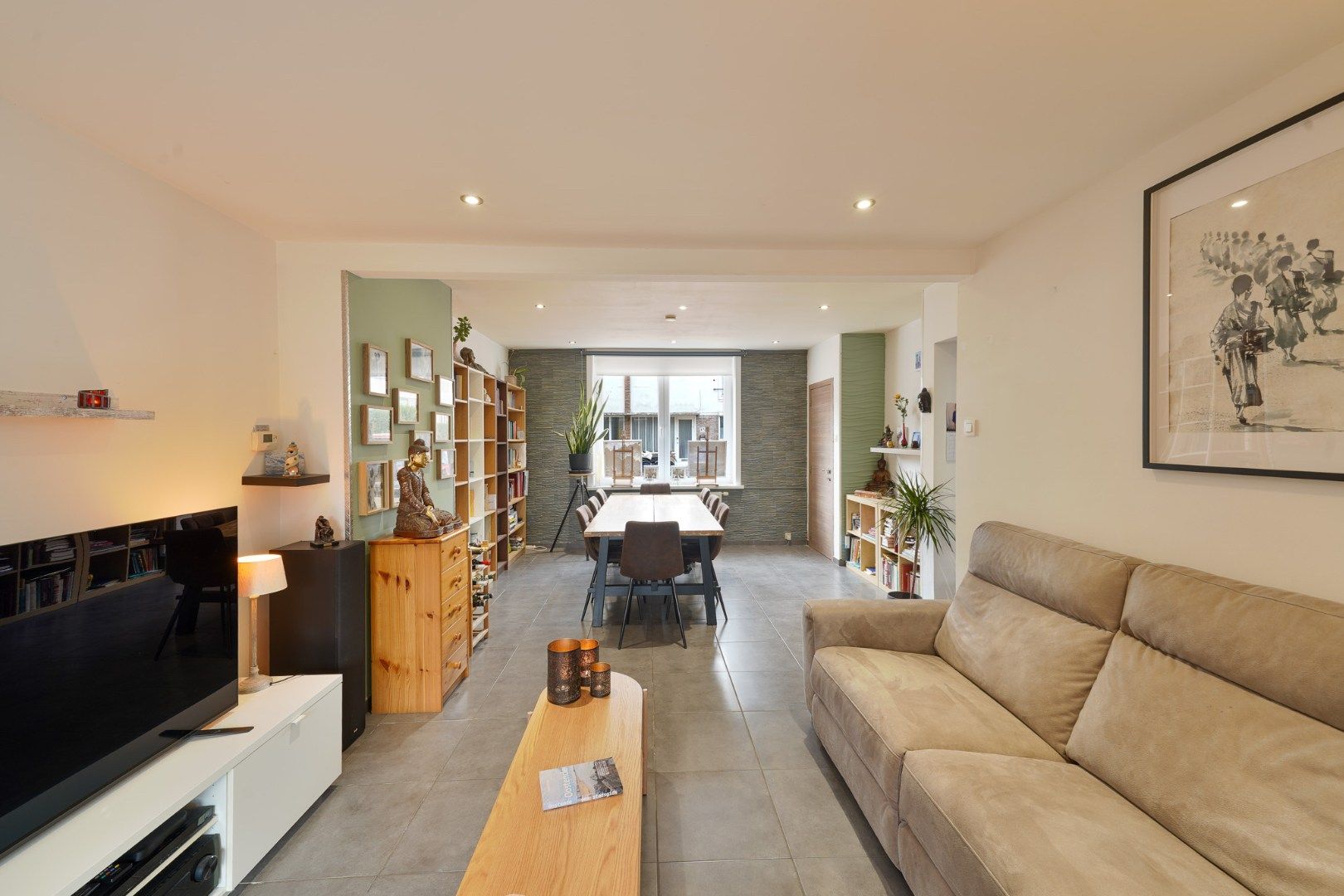 Instapklare woning met uitweg achteraan in Oostende foto 2