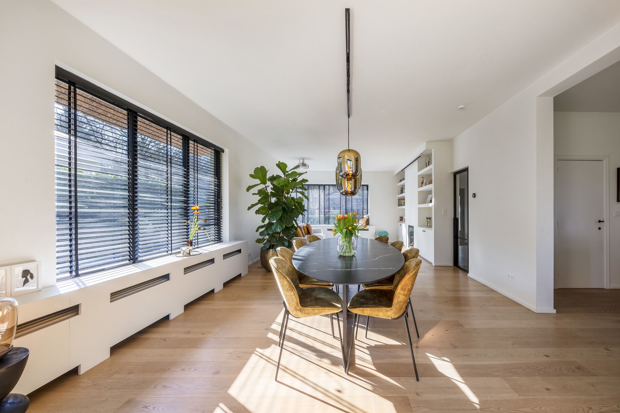 Recent gerenoveerde rietgedekte villa vooraan Schilde dorp! foto 8