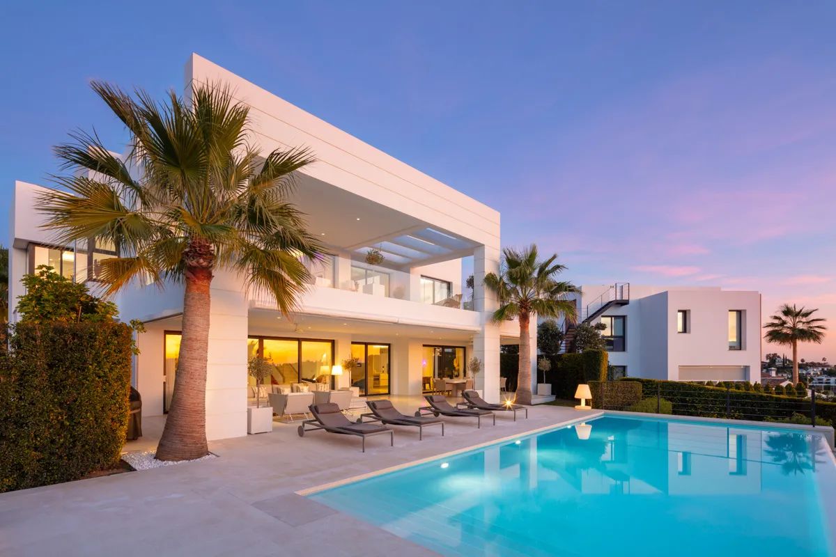 Spectaculaire villa met panoramisch uitzicht in Nueva Andalucía - luxe levensstijl in de iconische golfvallei van Marbella foto 24