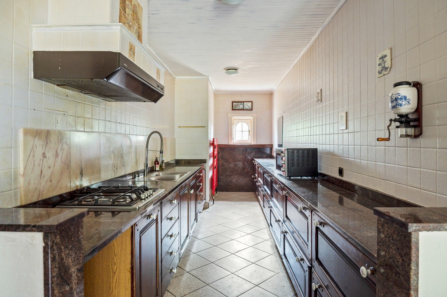Polyvalent gebouw, appartement en magazijn te koop in Emblem! foto 9