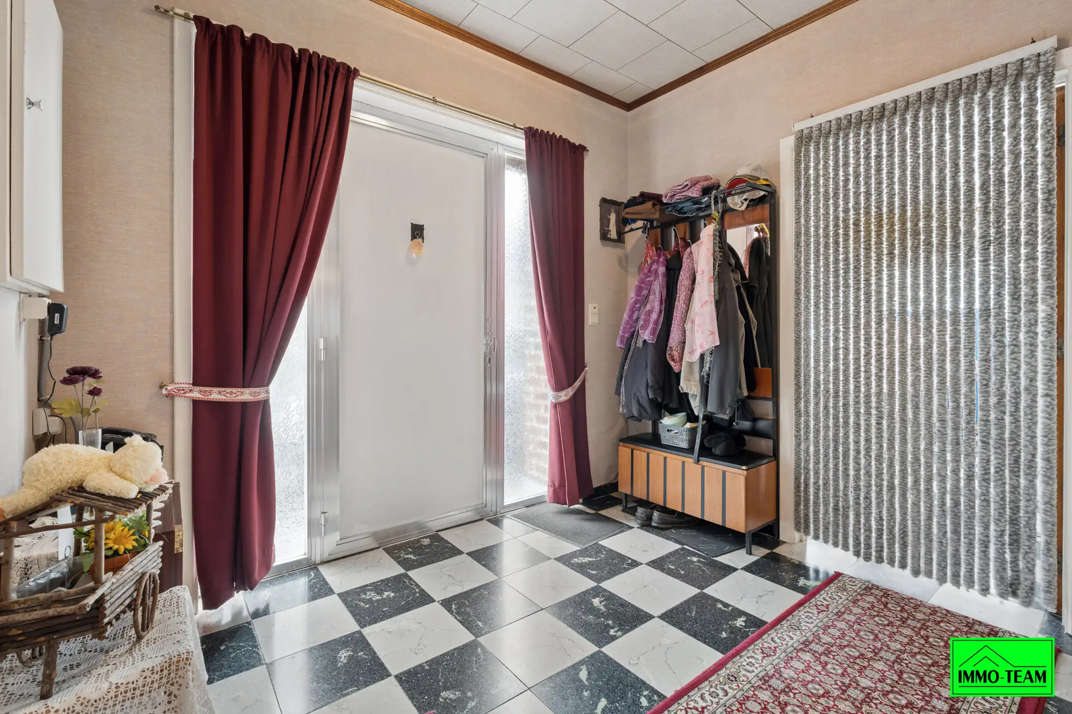 charmante bungalow met mooie tuin en 3 slaapkamers foto 2