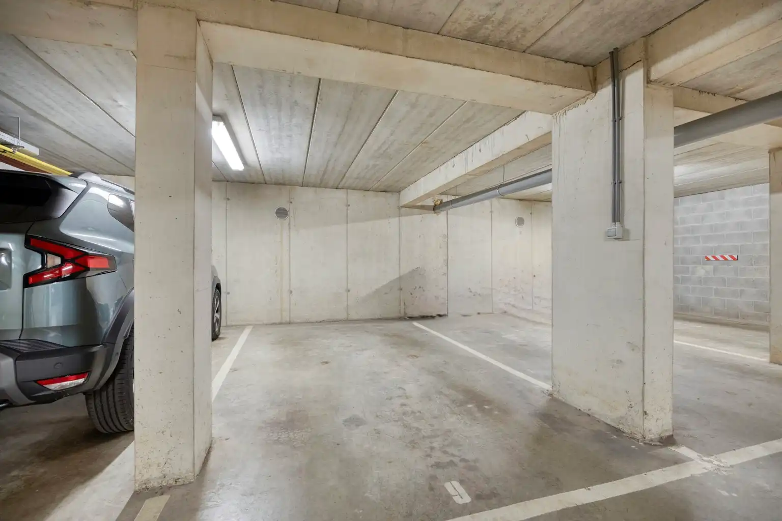 GELIJKVLOERS APPARTEMENT MET 2 SLAAPKAMERS EN GARAGE foto 18