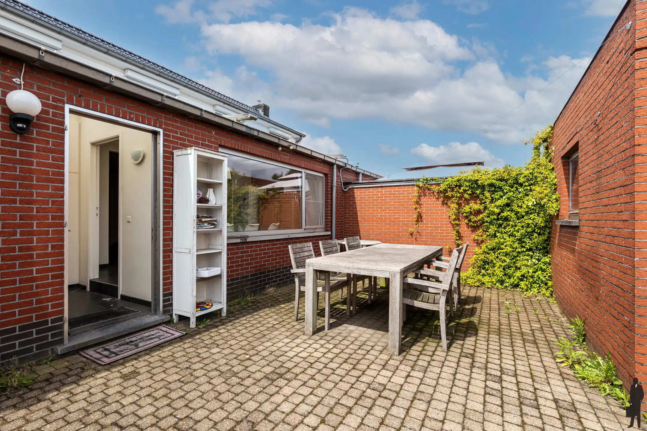 Woning met 4 slpk. op ca. 2.530m² grond met weids uitzicht! foto 12