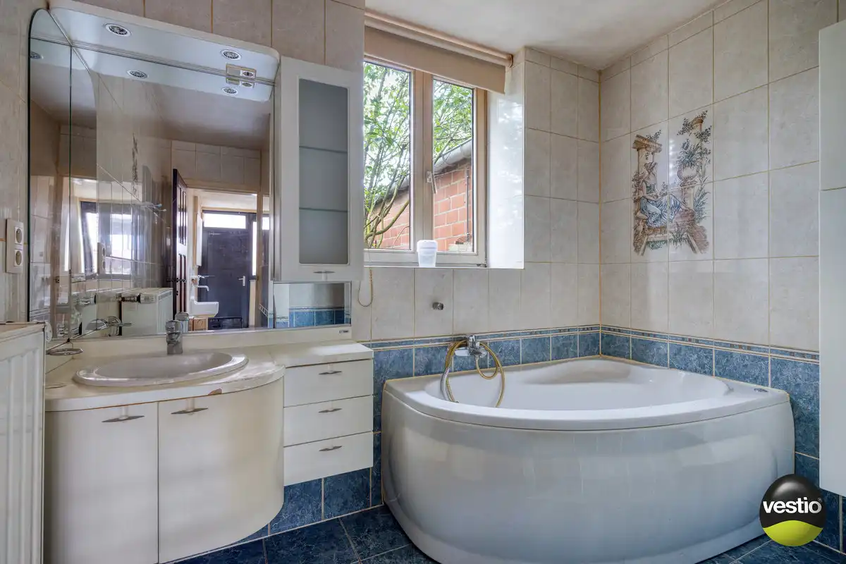 VIERKANTSHOEVE MET 4 BIJHORENDE VARKENSSTALLEN TE SINT-HUIBRECHTS-HERN op 65A79CA. foto 13