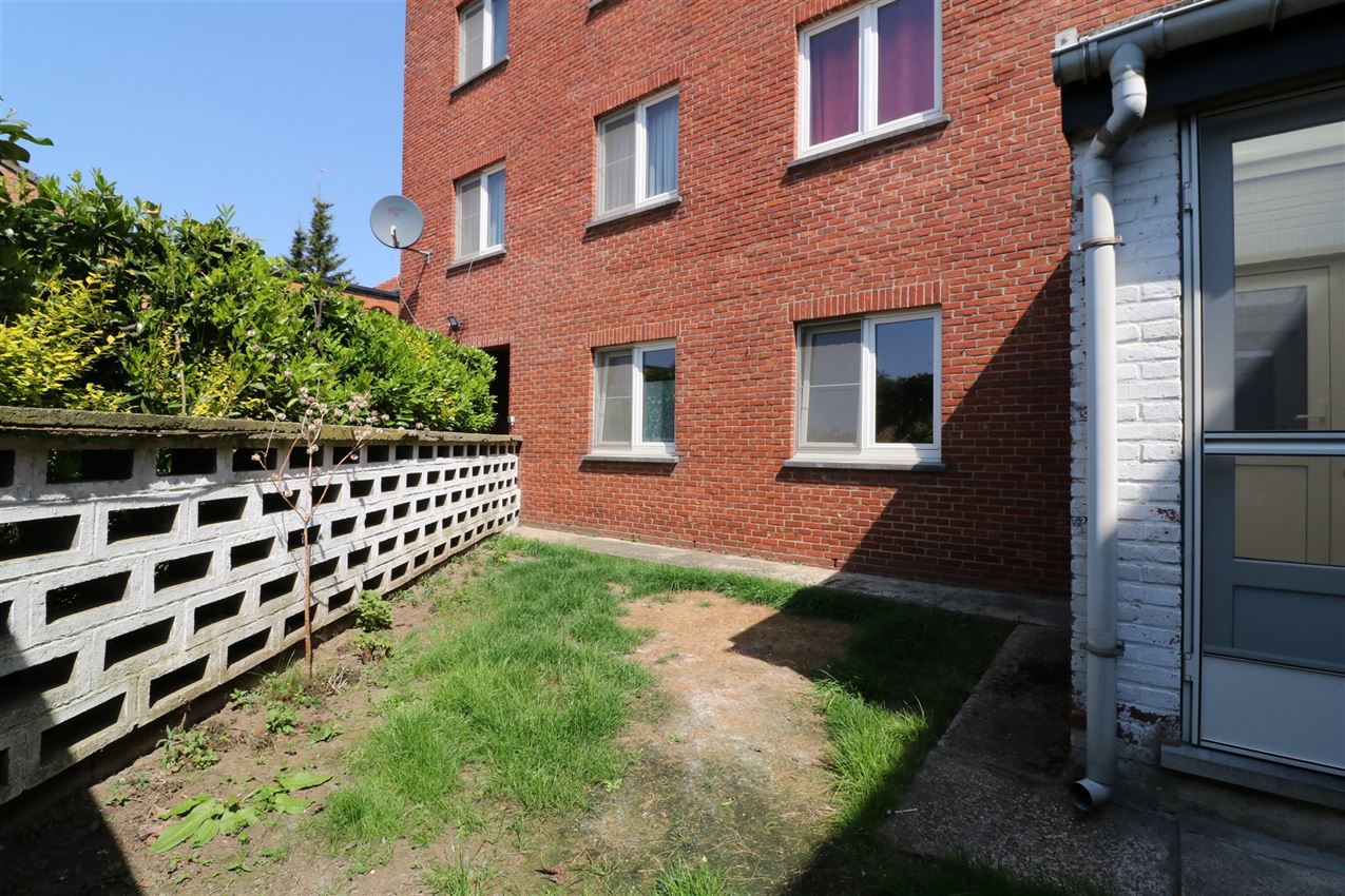 Volledig vernieuwd gelijkvloers app. met 2 slpk. en afgesloten garage foto 15