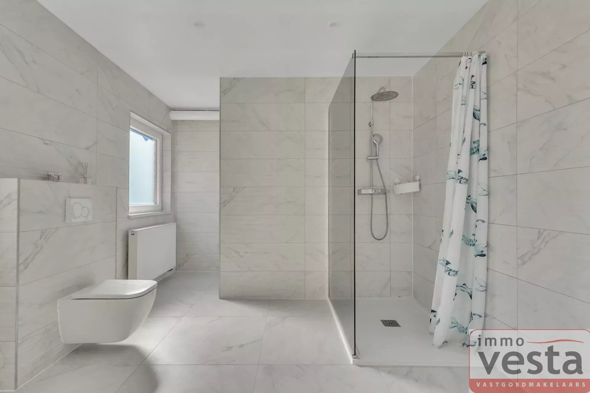 Ruime rijwoning nabij centrum Sint-Truiden foto 18