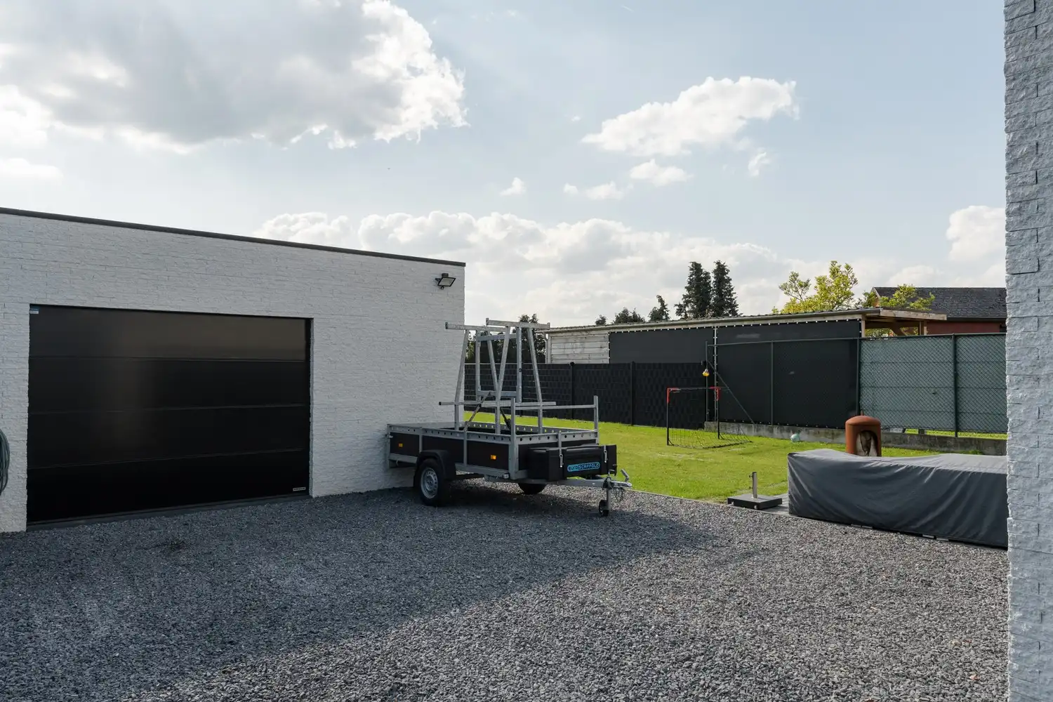 Moderne architecturale woning (2022) met 3 slaapkamers, bureau, kelder en ruime tuin te Pelt foto 37