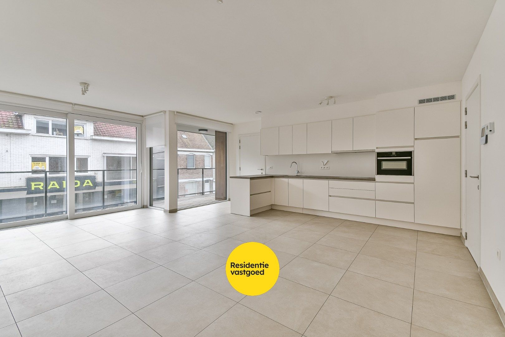 Prachtige assistentiewoning in hartje Aartrijke foto {{pictureIndex}}