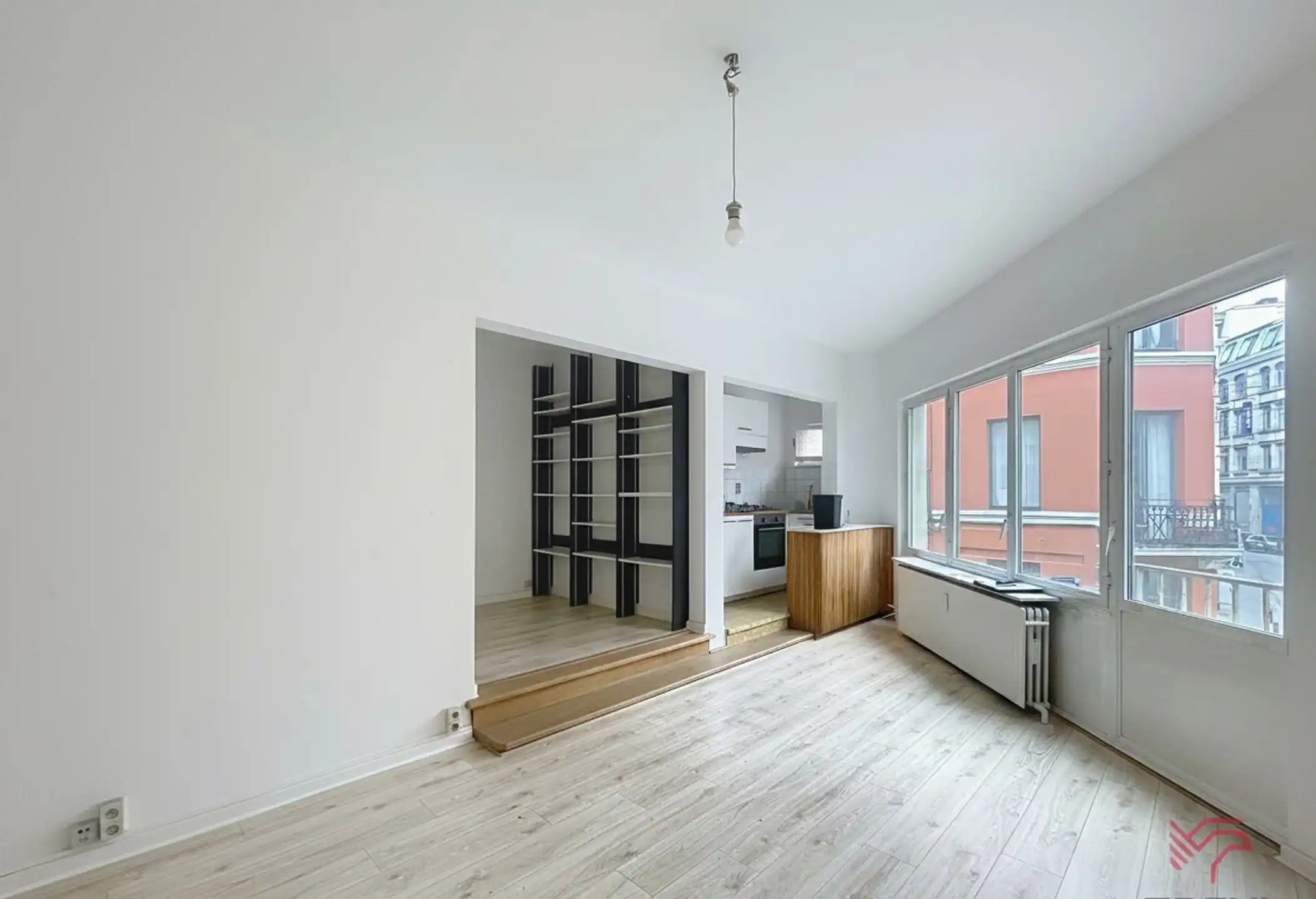 Ruime studio vlak bij Stéphanie foto 2