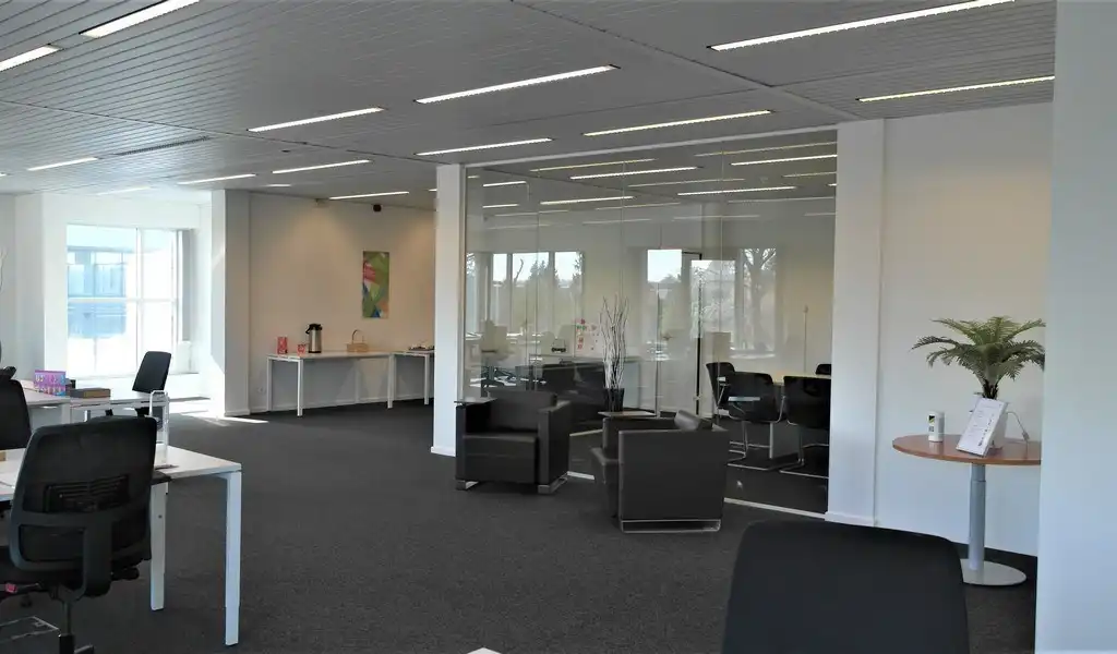 Full-service gemeubelde kantoren vlakbij E40 in Aalst foto 15