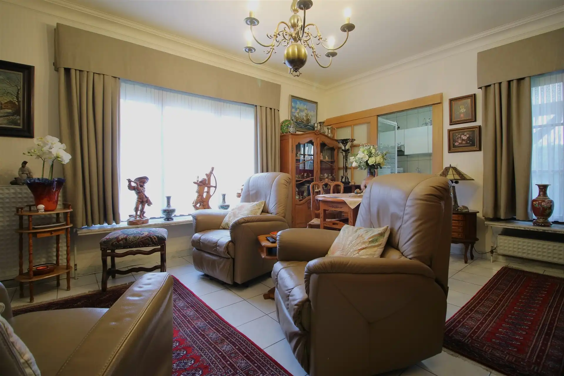 Ruime op te frissen woning in het centrum foto 11