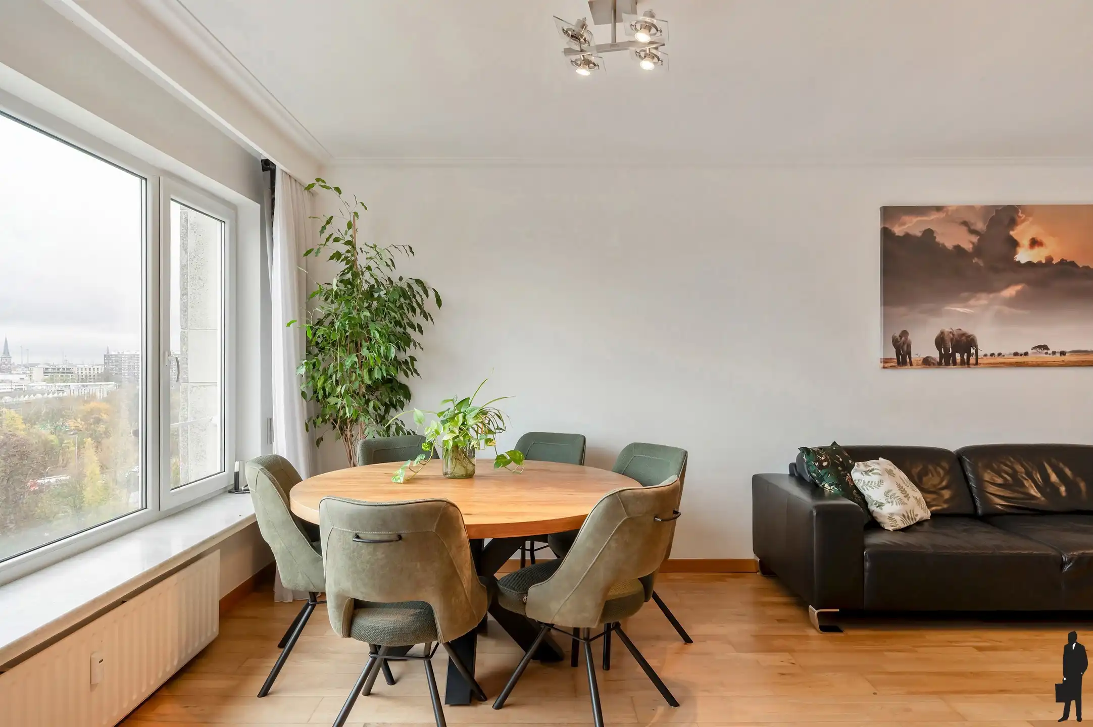 Panoramisch en lichtrijk 2-slpk appartement. foto 5