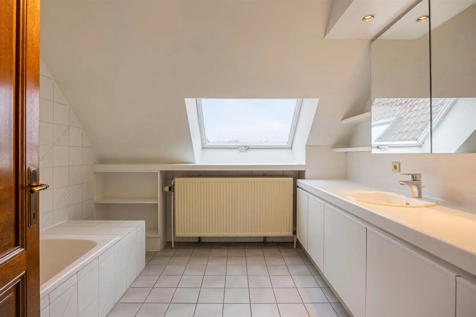 Riante open bebouwing in rustige straat foto 24