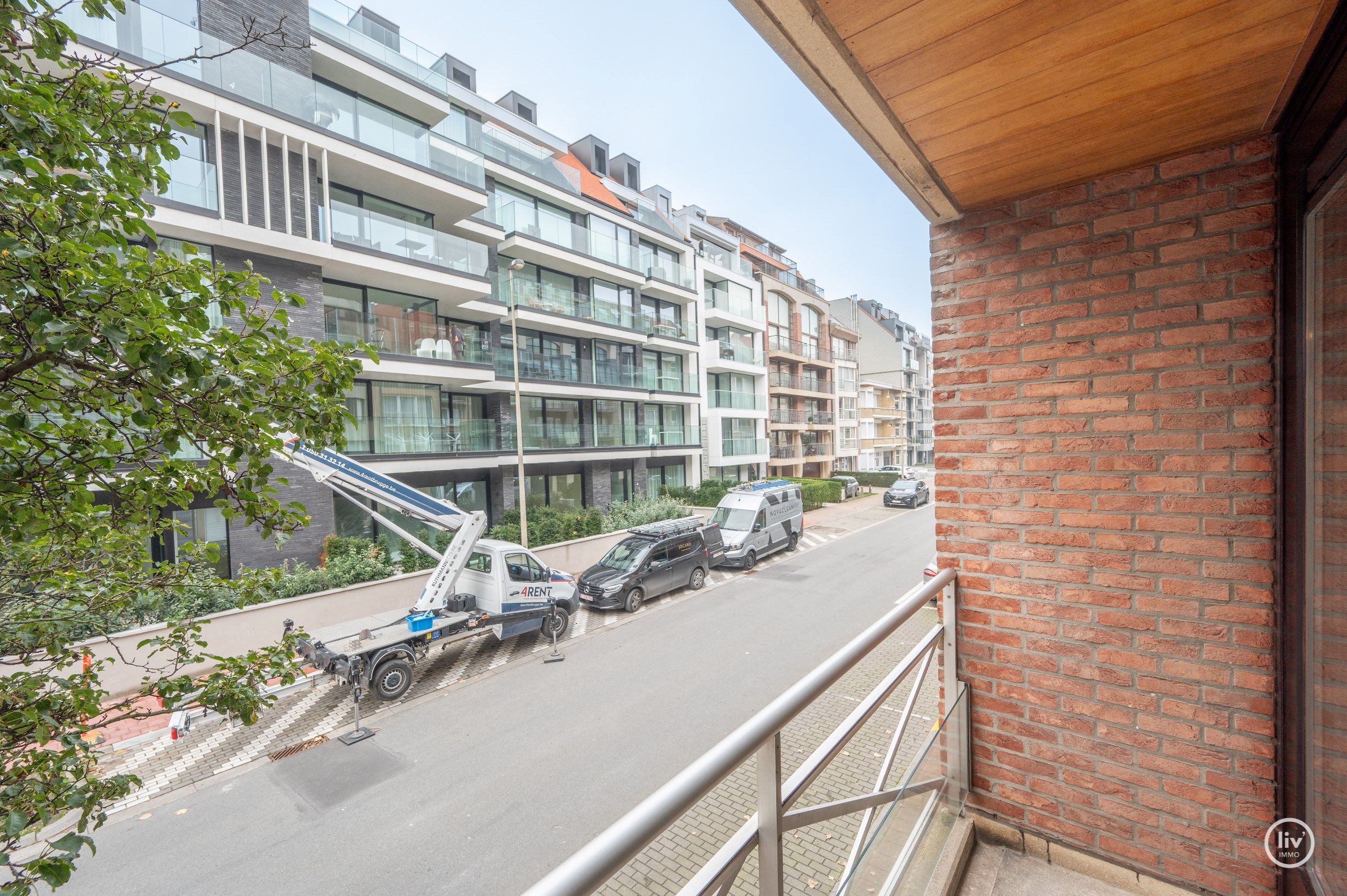 Lichtrijk hoekappartement met twee volwaardige slaapkamers gelegen in het centrum van Knokke. foto 6