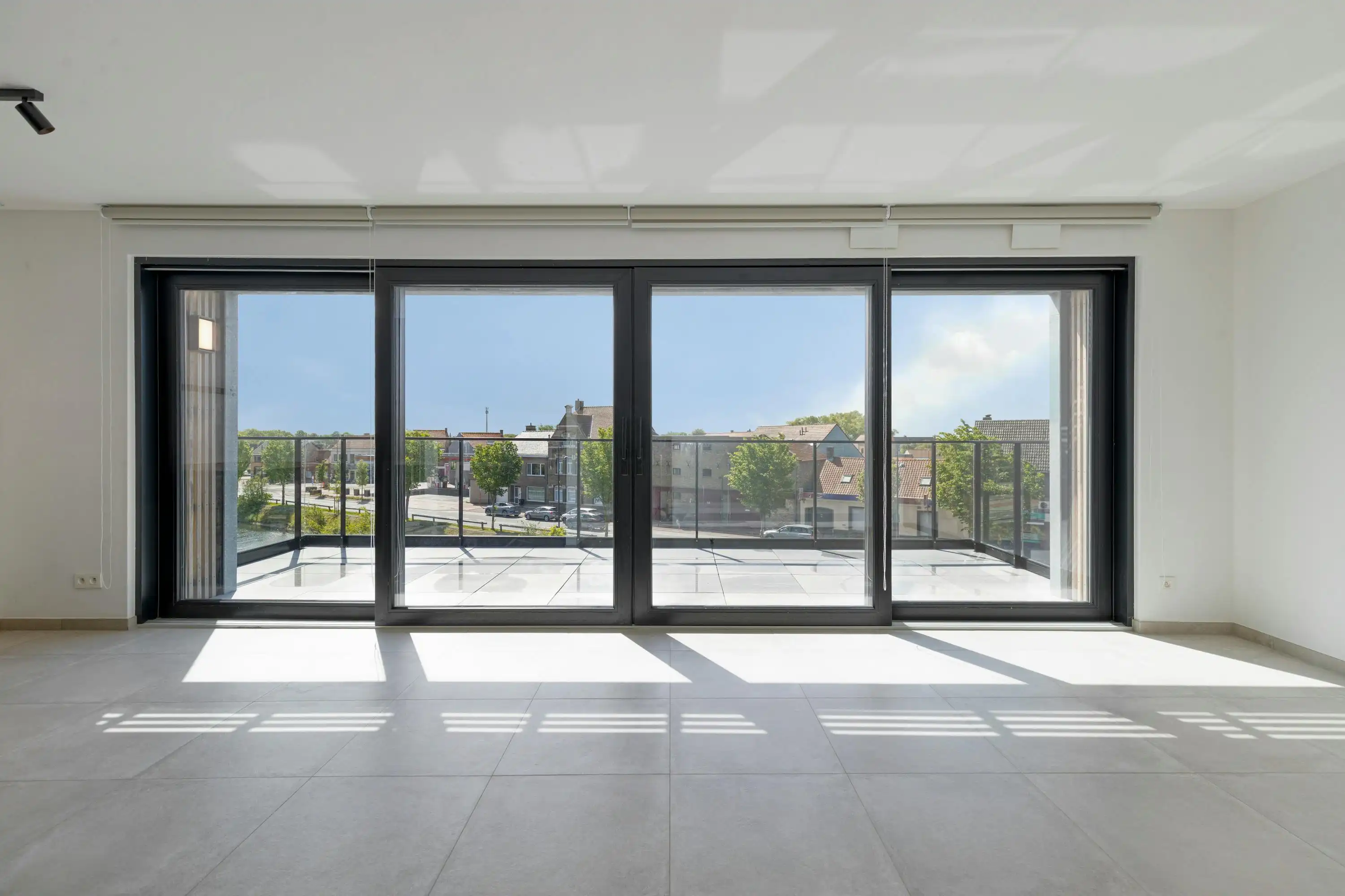 Appartement met één slaapkamer en ruim terras over het water foto 14