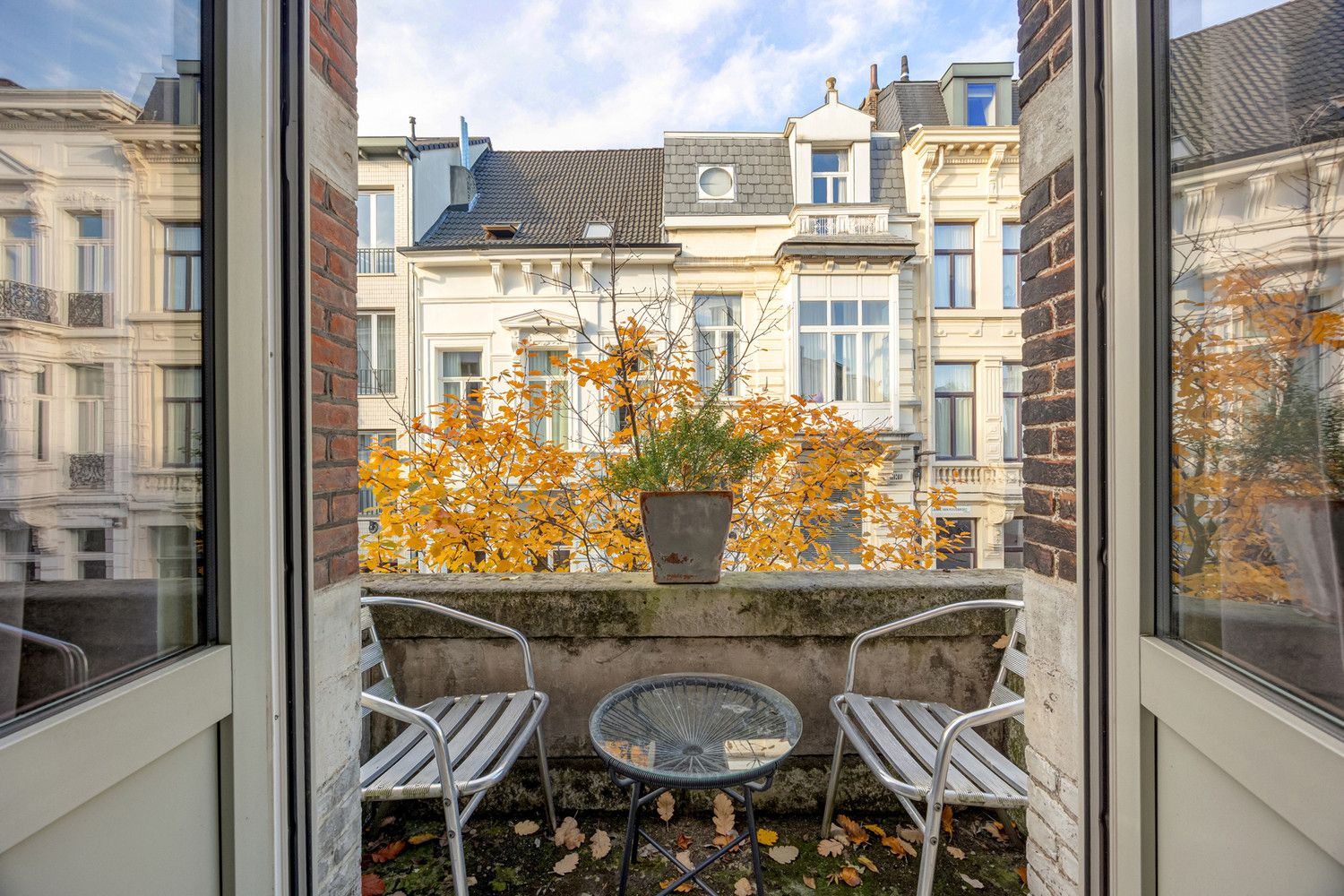 Karaktervolle en lumineuze burgerwoning (262m²) met aangename buitenruimte op hoeklocatie in hartje Zurenborg foto 16