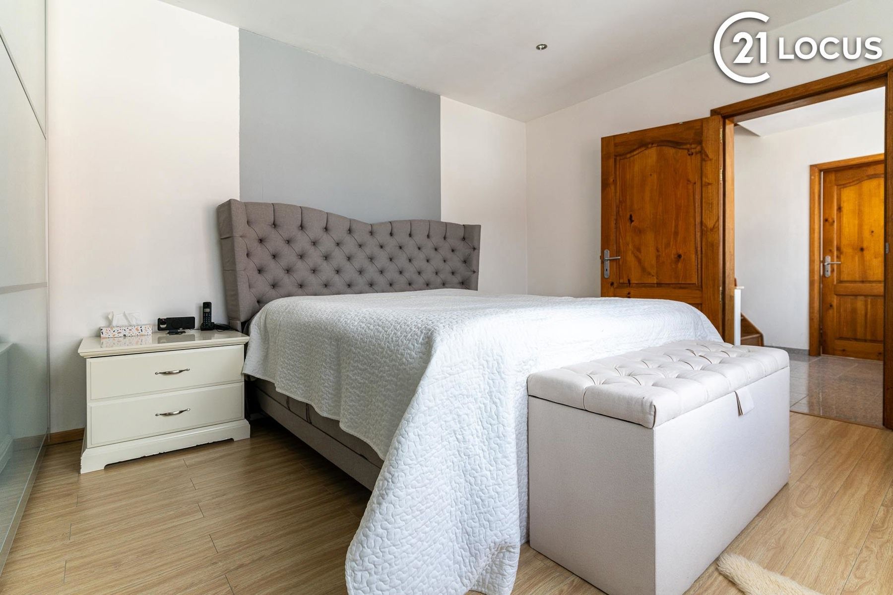 Instapklare en ruime woning in het hart van Kruibeke foto 10