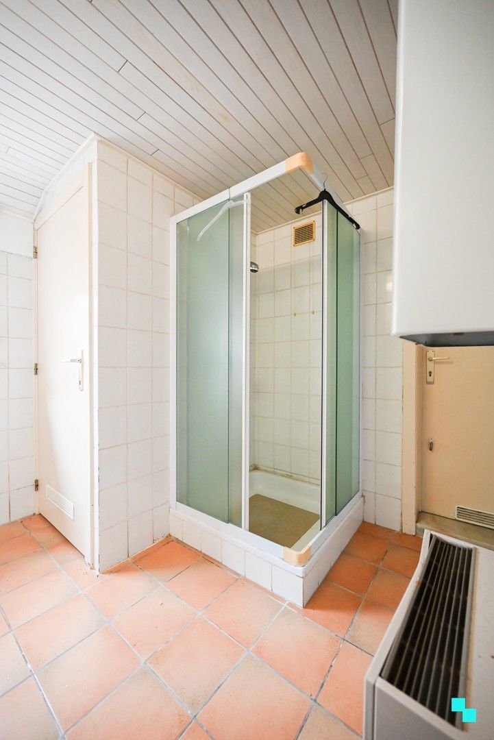 Te renoveren ééngezinswoning met vier slaapkamers en stockagemogelijkheden te Izegem foto 11