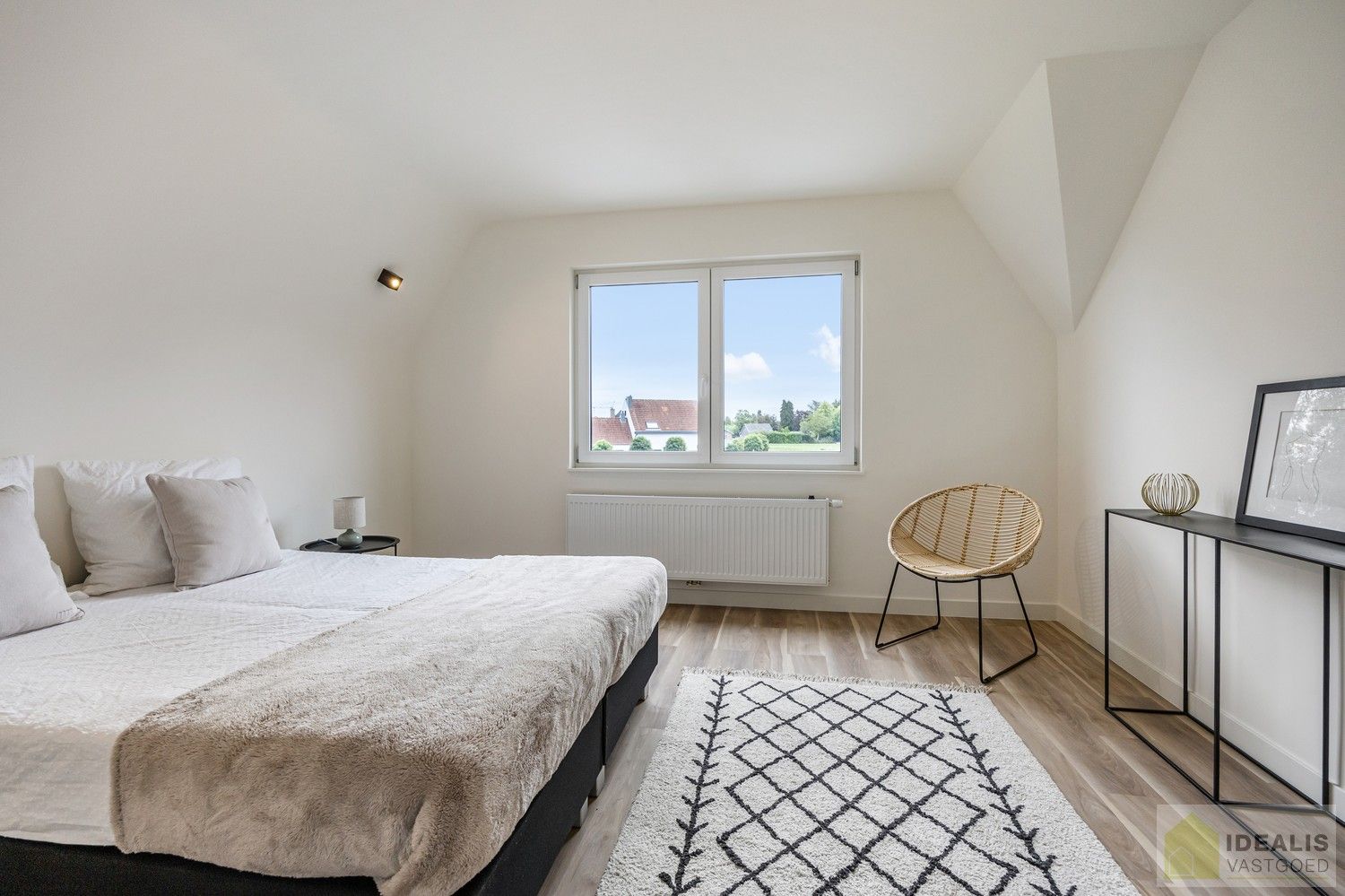 IDEALIS VASTGOED – Schitterend volledig vernieuwde woning met een heerlijke open leefruimte, luxe keuken, 3 ruime slaapkamers, een ruime luxueuze badkamer én een ruime wasplaats! Dit heerlijke huis bevindt zich op een volledig nieuw aangelegd perceel van 7a 88ca vlakbij het centrum van Hamont-Achel, op slechts enkele minuten van de Nederlandse grens - EEN MUST VISIT! - foto 36