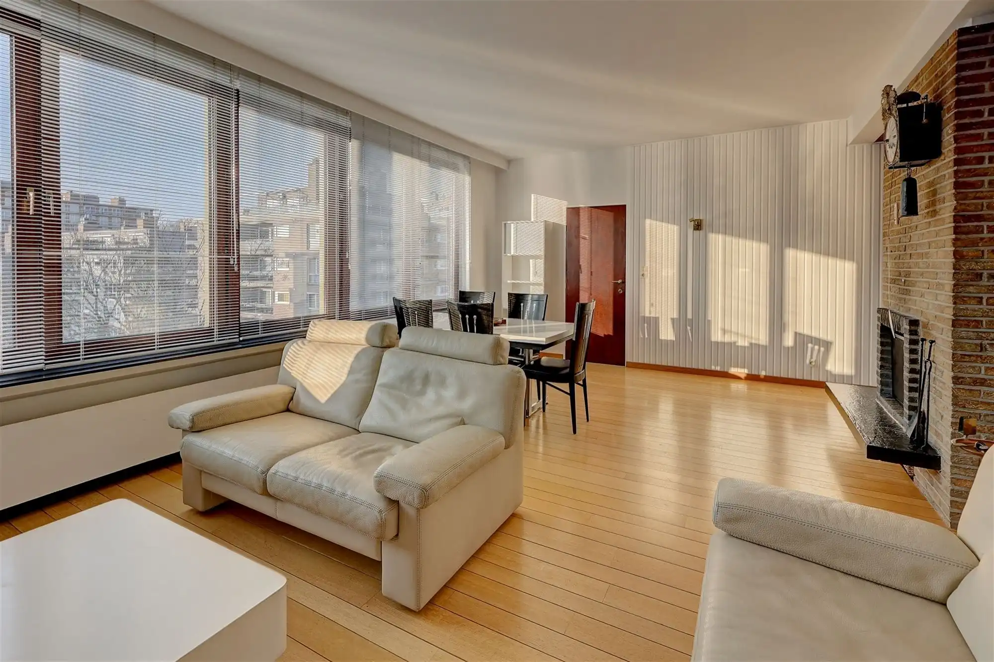 Gerenoveerd 2 slpk appartement met een rustig terras op Linkeroever! foto 2