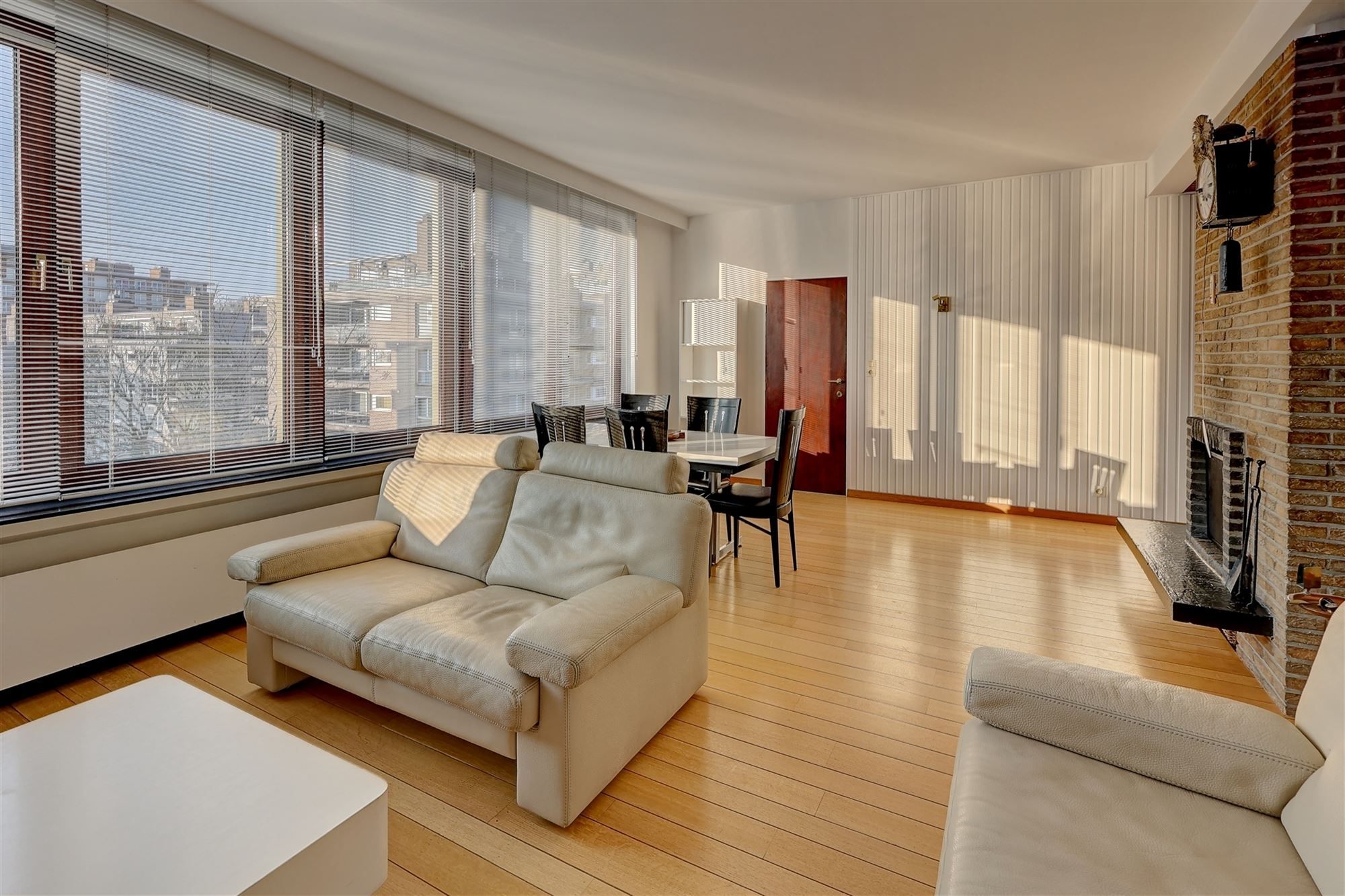 Gerenoveerd 2 slpk appartement met een rustig terras op Linkeroever! foto 2