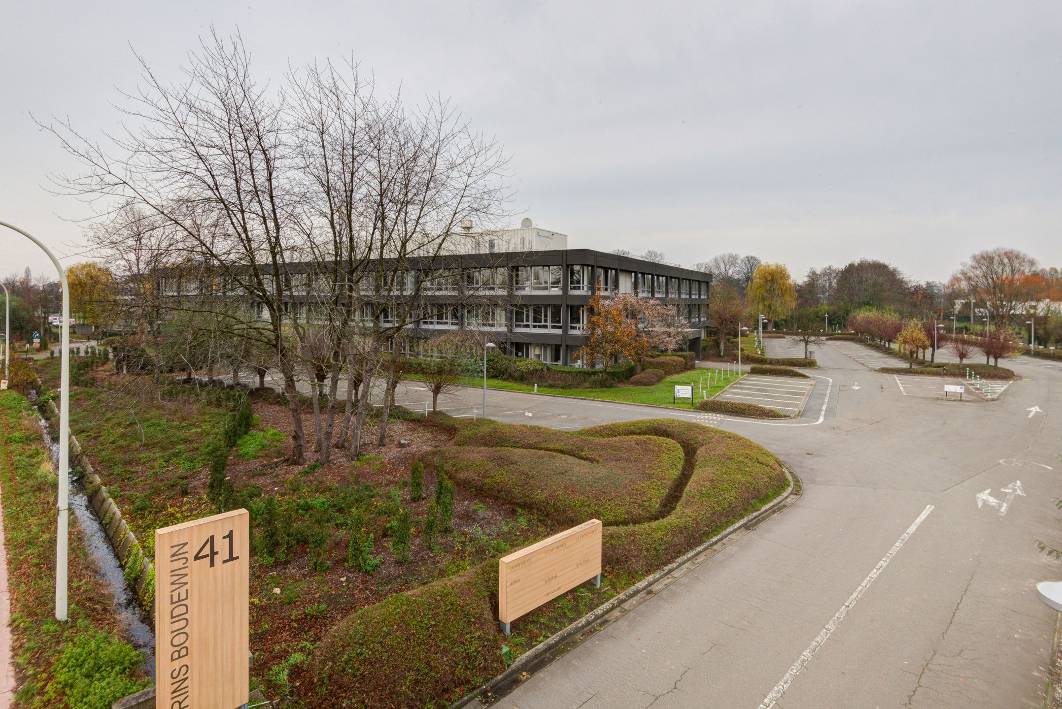 Kantoorruimtes tot 718m² – Prins Boudewijnlaan 41, Edegem foto {{pictureIndex}}