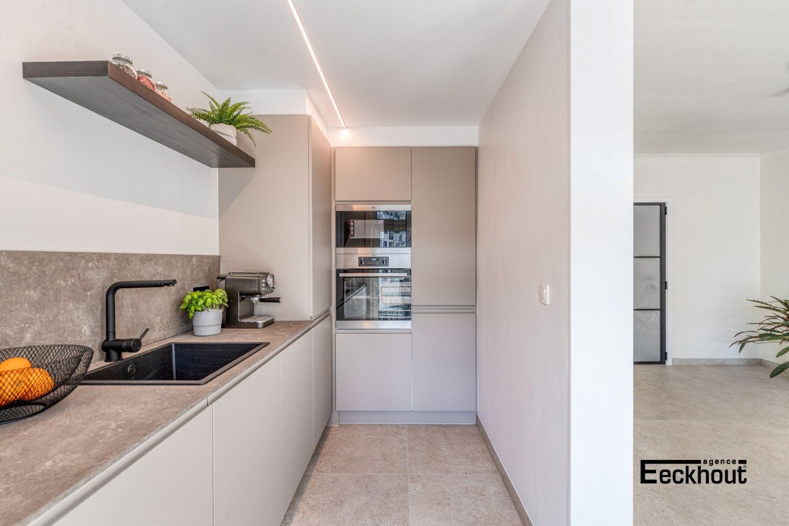 Exclusief, volledig vernieuwd appartement (104 m²) op gegeerde ligging te Oostende! foto 6