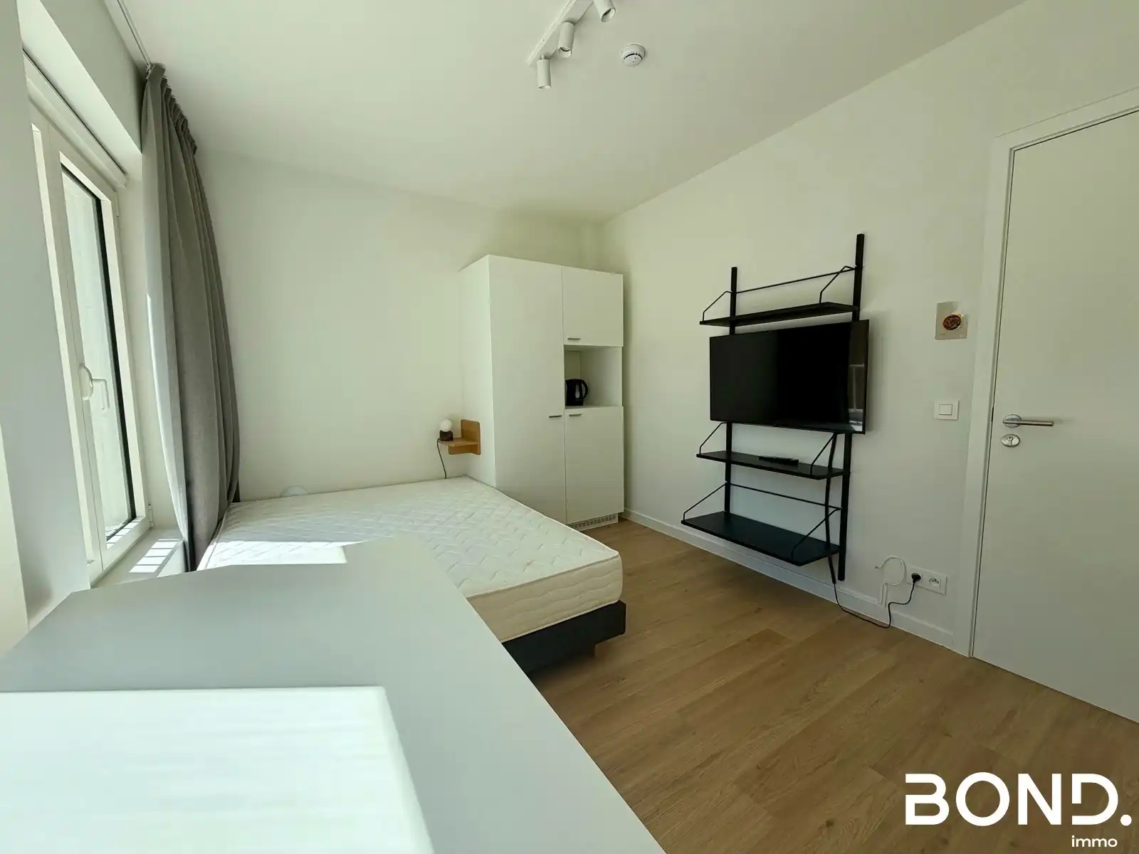 Lichtrijke studentenkamer met eigen badkamer op toplocatie foto 3