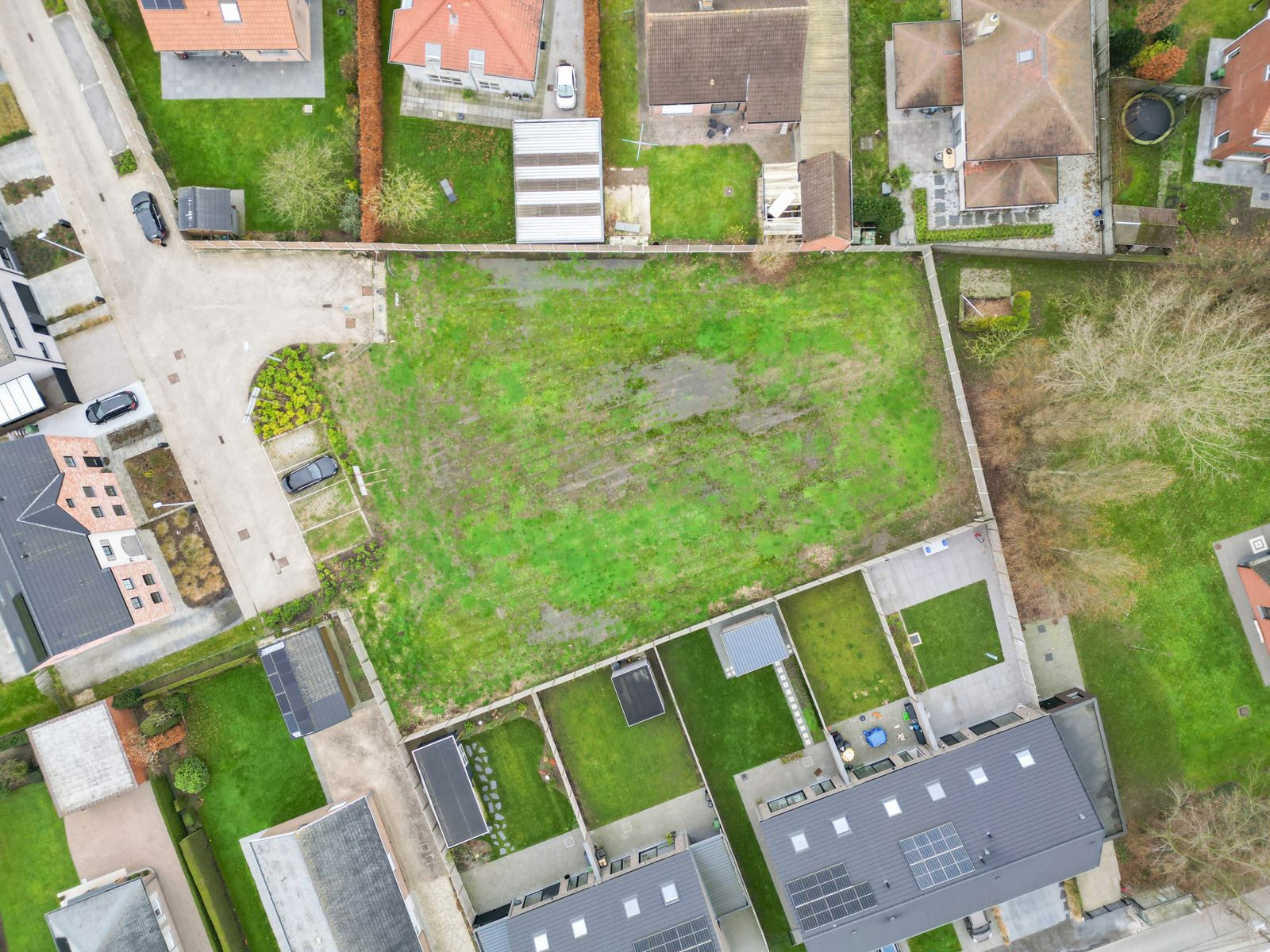 Rustig gelegen villaperceel foto 8