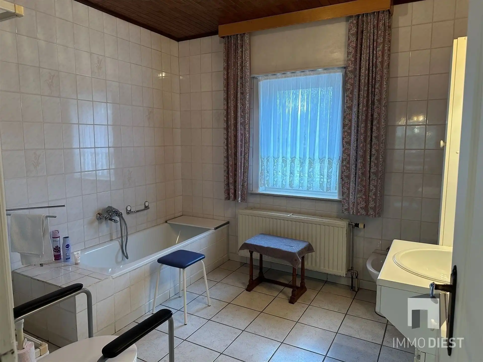 Woning met stalling/opslagplaats en weiland foto 19