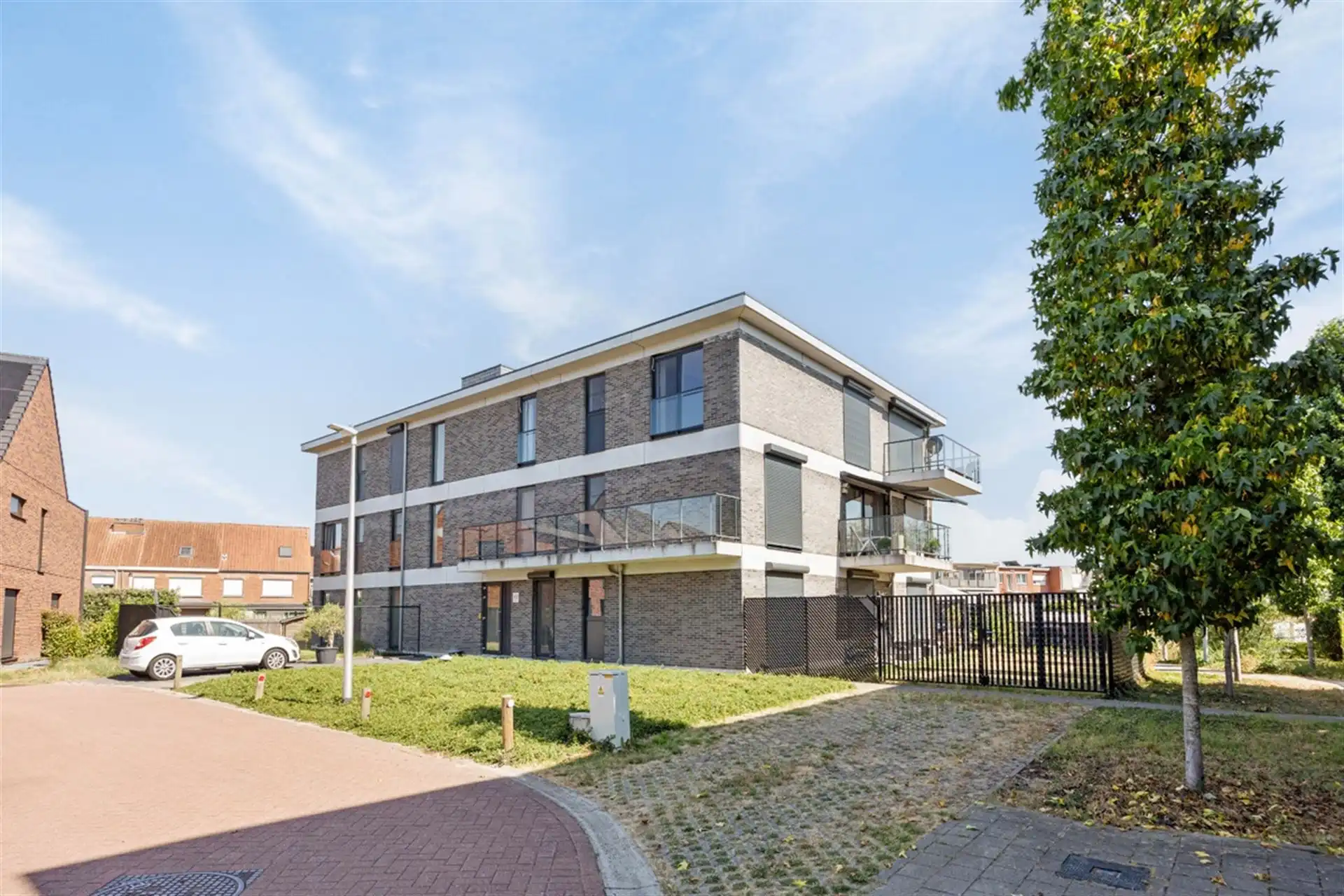 Lichtrijk nieuw 2-slaapkamer appartement met kelder  foto {{pictureIndex}}