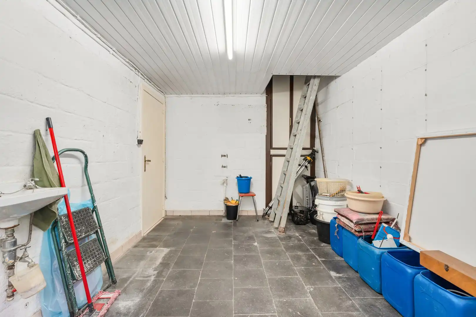 Zeer ruime kloeke woning met grote tuin! foto 21