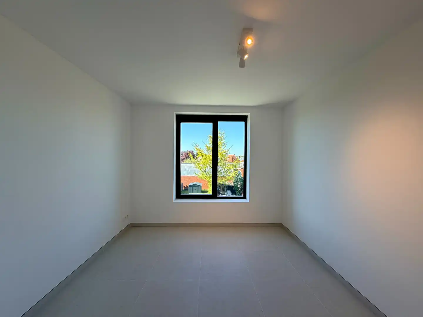 Instapklaar nieuwbouwappartement met 3 kamers & terras te Tielt! foto 9