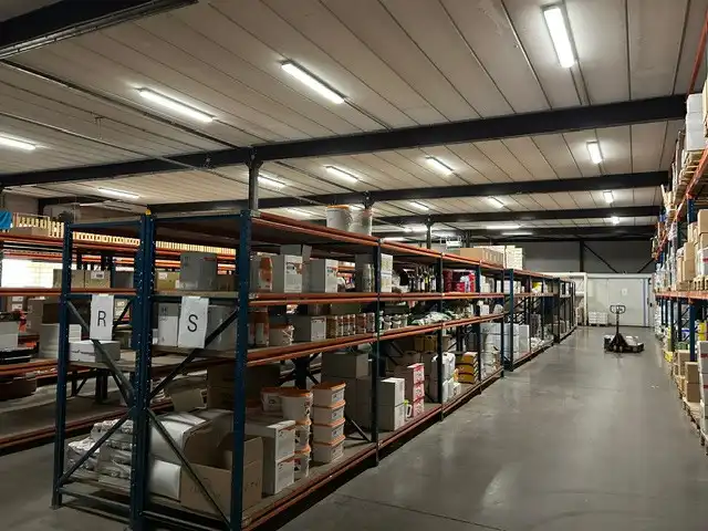 MULTIFUNCTIONEEL BEDRIJFSPAND MET KOEL-EN VRIESFACILITEITEN foto 11